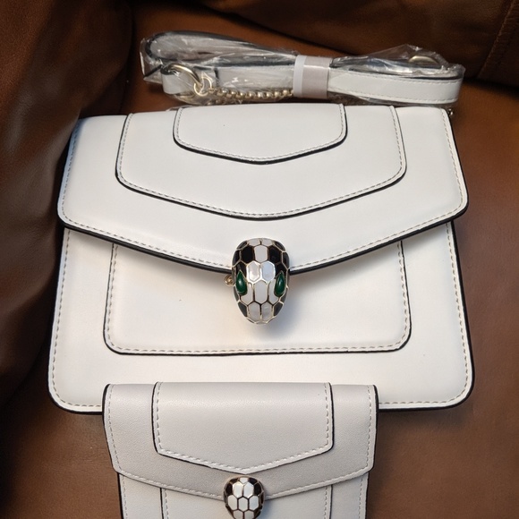 Purse - Picture 1 of 4